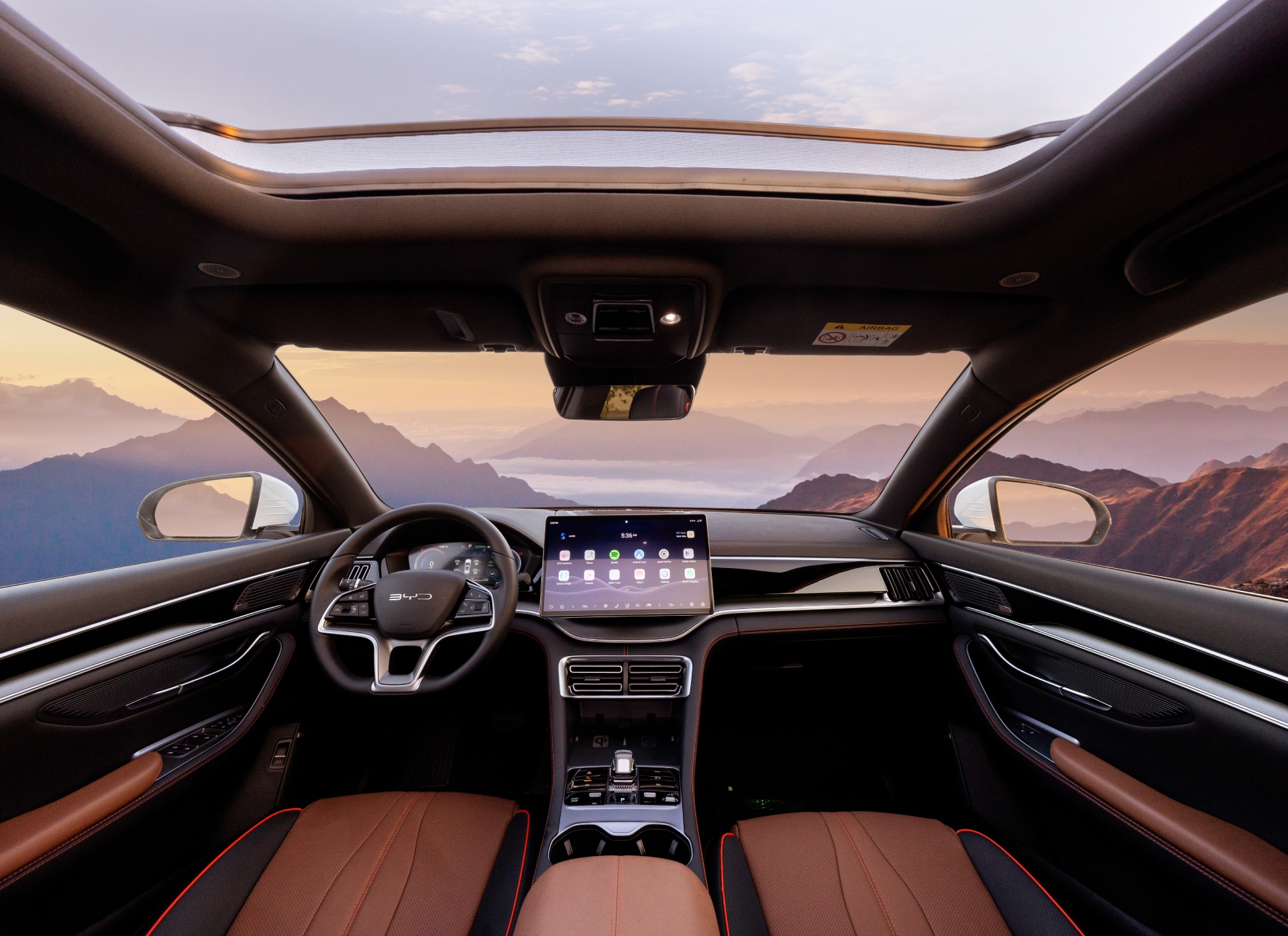 Bảng điều khiển trung tâm thiết kế phong cách tương lai Bảng điều khiển trung tâm thiết kế phong cách tương lai