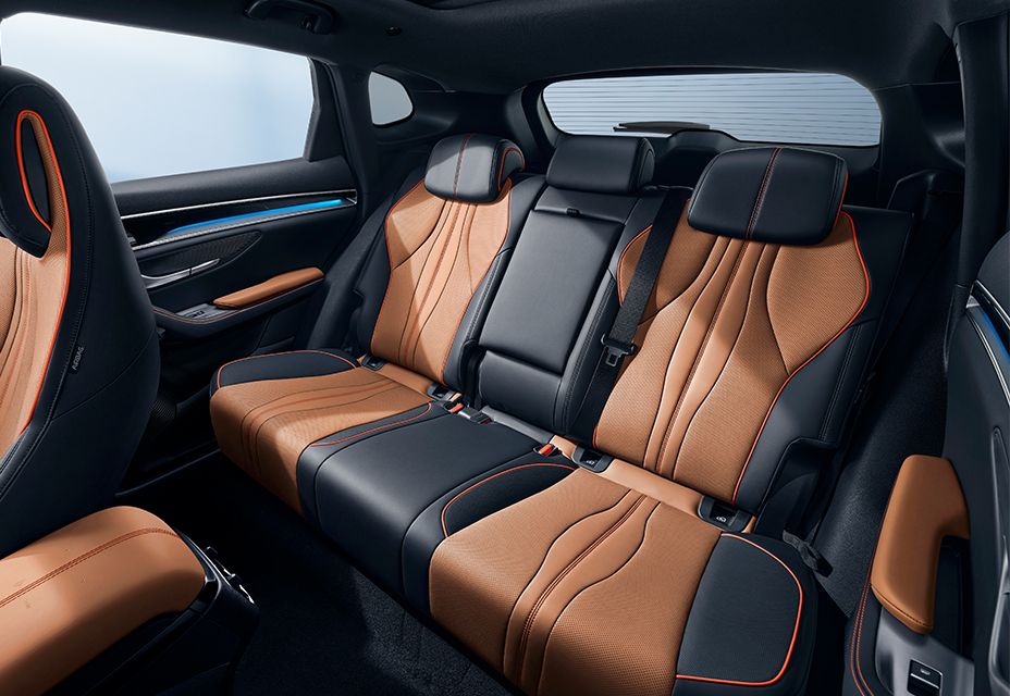 Ghế sau rộng rãi và tiện dụng Ghế sau rộng rãi và tiện dụng